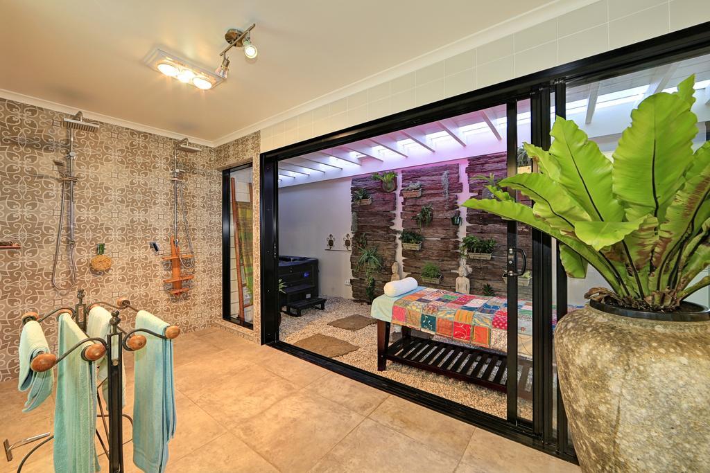 Zen Beach Retreat Hotel Bargara Esterno foto
